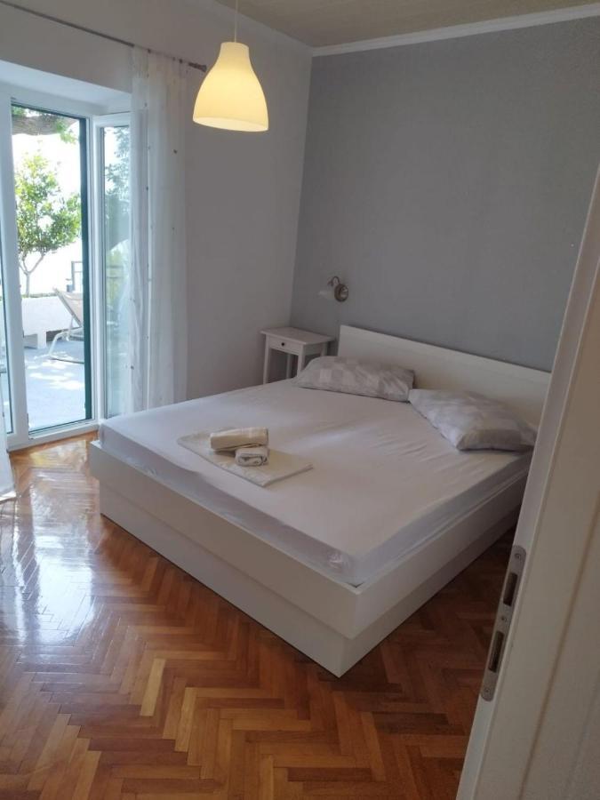Apartments Mare - 150 M From Beach Brela Exterior photo
