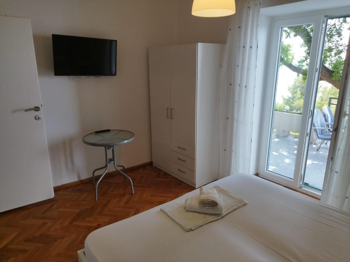 Apartments Mare - 150 M From Beach Brela Exterior photo