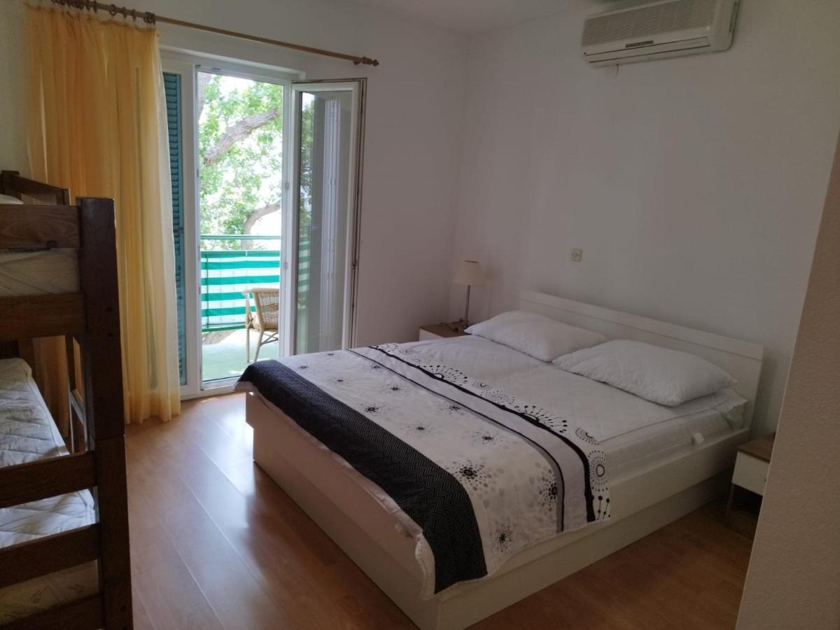 Apartments Mare - 150 M From Beach Brela Exterior photo