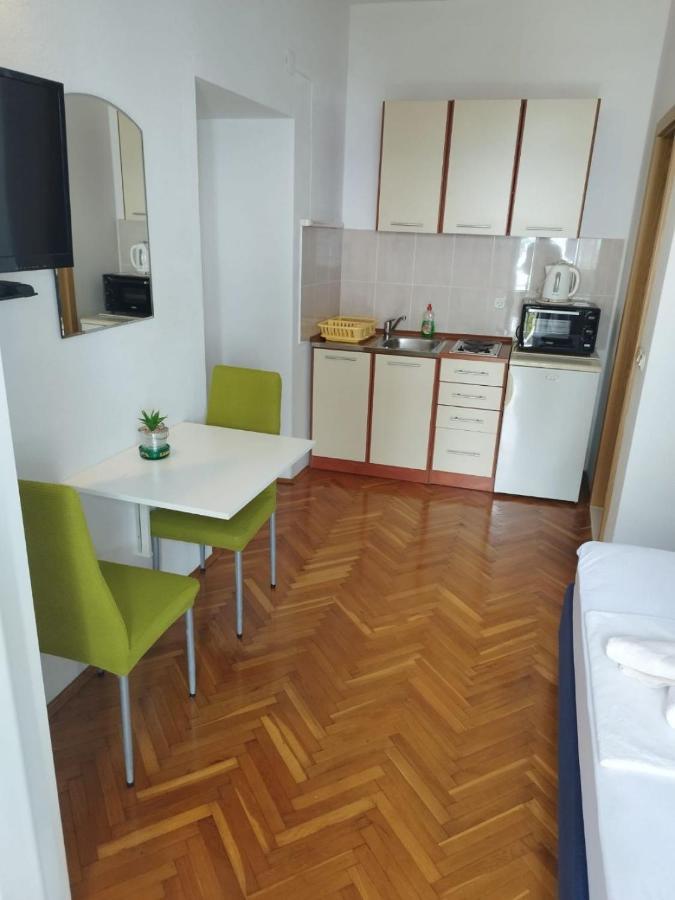 Apartments Mare - 150 M From Beach Brela Exterior photo